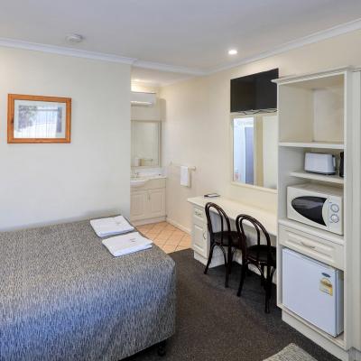 Coachman Hotel Motel Double Twin Room 1a