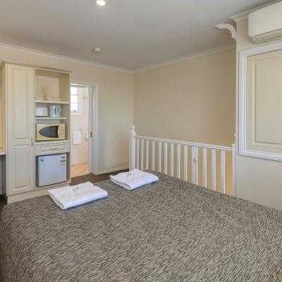 Coachman Hotel Motel Queen Upstairs Room 1a