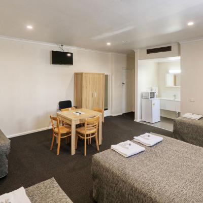 Coachman Hotel Motel Family Room 1a