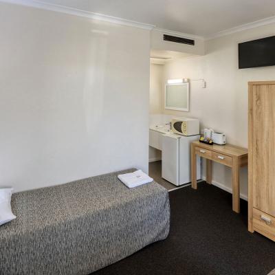 Coachman Hotel Motel Family Room 6a