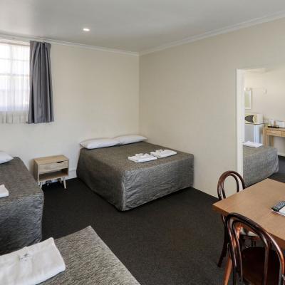 Coachman Hotel Motel Family Room 7a