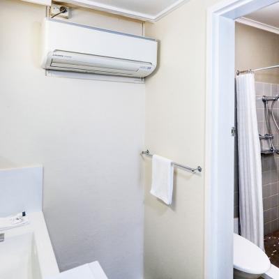 Coachman Hotel Motel Double Room 3a